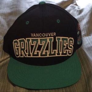 Vancouver Grizzlies hat and lanyard